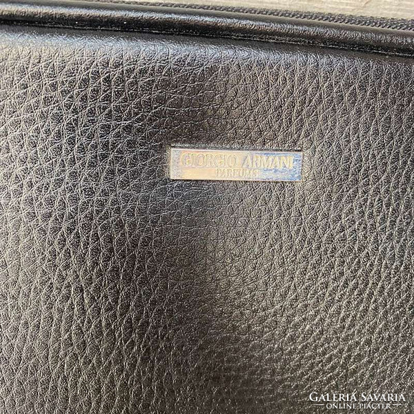 Giorgio Armani Parfums fekete nesszeszer