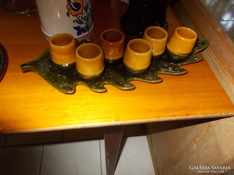 Kerámia likőrös készlet levélformájú tálcával