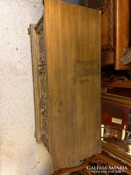 Áttört mintás gyönyörű láda