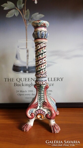 Estrela de conimbriga lion-footed, hand-painted Portuguese majolica candlestick