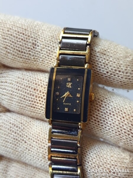 Retro Vintage SK Női Quartz Karóra Aranyozott részletekkel. Hátlap hiányzik