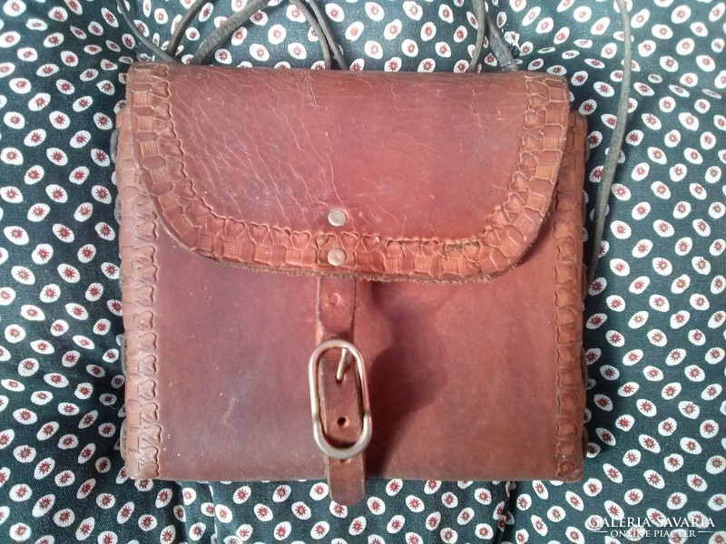 Igazi olasz marhabőr női táska, iparművészeti válltáska, szütyő 1975