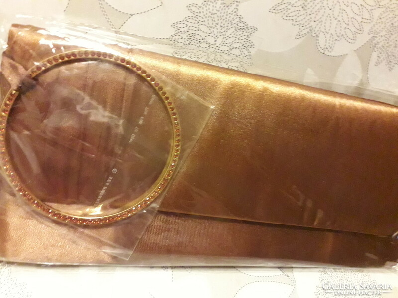 Alkalmi színházi bronz kézitáska dísz karikával 27x23cm. Új bontatlan