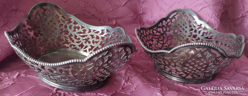 Gyönyörű áttört ezüstözött ovális tálka kínáló kosár asztalközép dísz párban