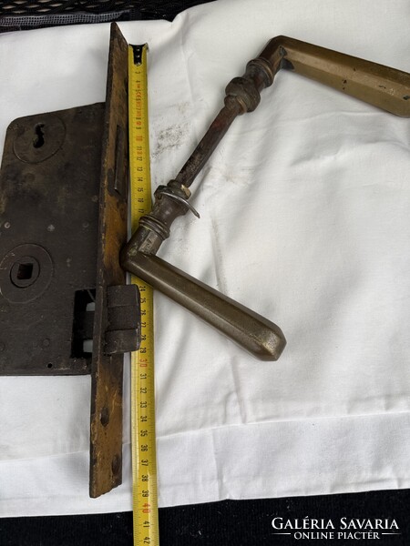 HATALMAS ZÁR, RÉZ KILINCSEL