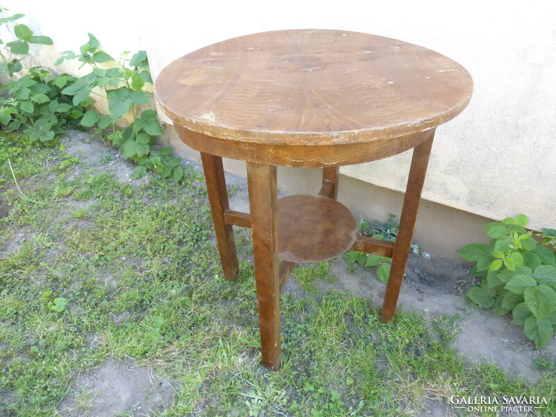 Antik asztalka fából