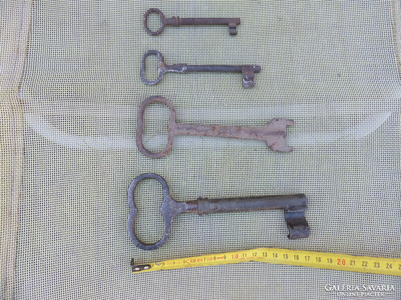 Antik kulcsok lotban