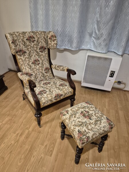 Antik fotel és 2 db zsámoly gobelin kárpittal