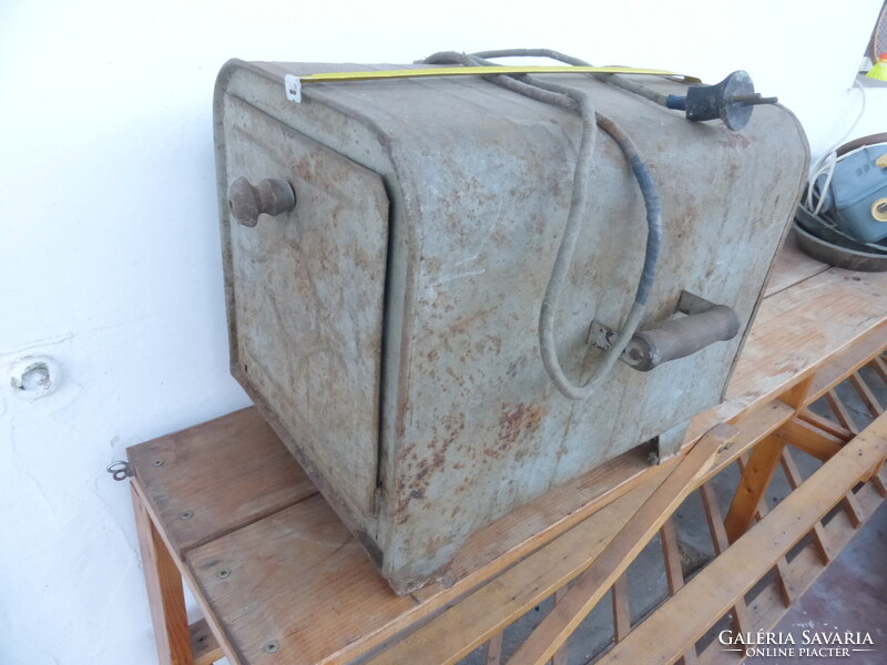 Retró sütő tálcákkal