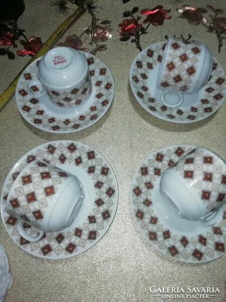 Chinai porcelán kávés 38.a képeken látható állapotban.Több száz Aukció és Akció