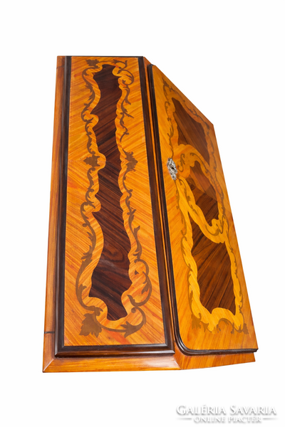 Francia Louis XV stílusú intarziás szekreter / női íróasztal („Bonheur du Jour”)