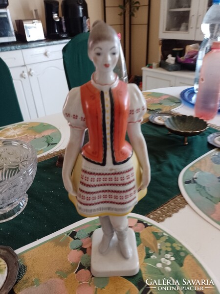 Antik Hollóházi  népviseletes ruhás lány