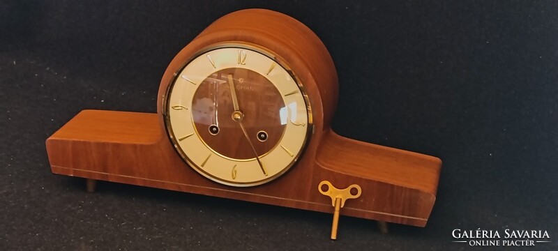 Junghans félütős asztali,-kandalló óra, szép állapotban, saját kulccsal 1ft-ról!
