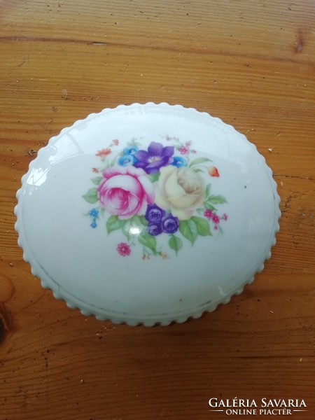 Porcelán Bonbonier a képeken látható állapotban