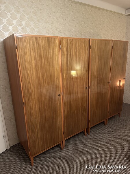 Retro magasfényű gardrób szekrény, Loft design