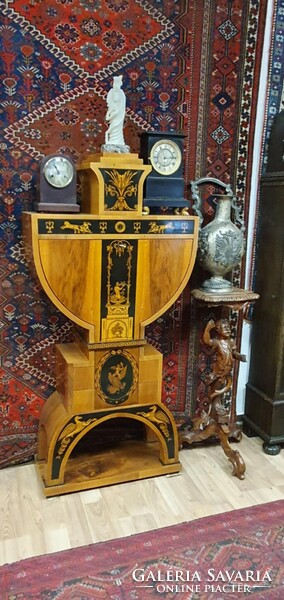 1 a 33-ból! Limitált kiadású! Tökéletes ajándék egy tökéletes feleségnek :-)  Titkos rekeszekkel.