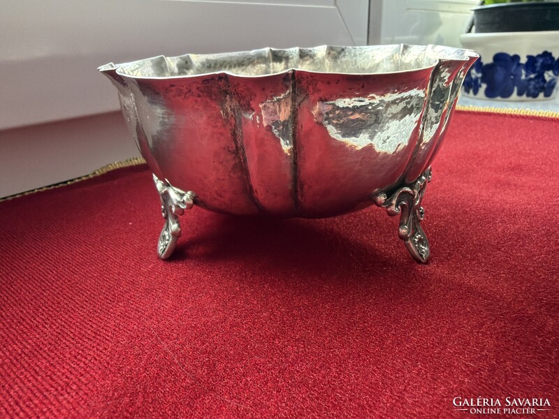 Nagyon szép ezüst három lábas bordás kínáló.