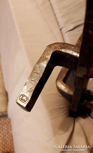 Jelzett Lehoczky János iparművészeti, kovácsoltvas gyertyatartó