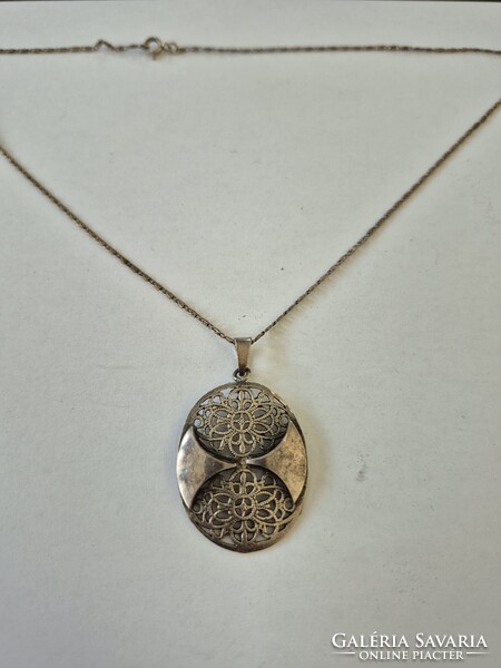 Ezüstözött medál láncal