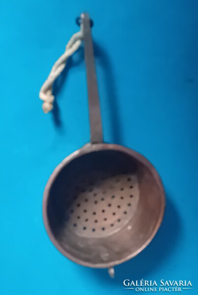 Konyhai réz teaszűrő