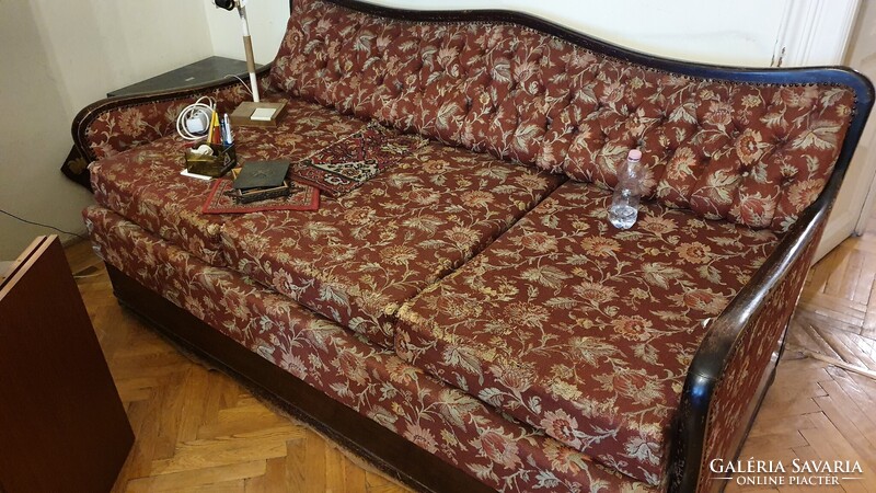 Neobarokk 2 személyes ággyá nyitható kanapé 4 székkel