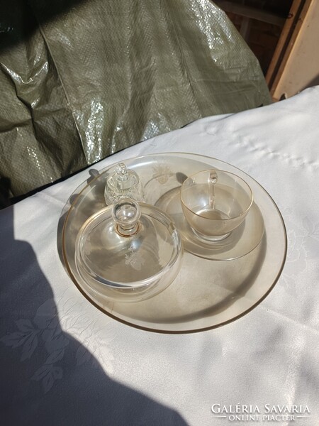 Nemesi címeres, 1 személyes üveg kávézó szett. 1915-20