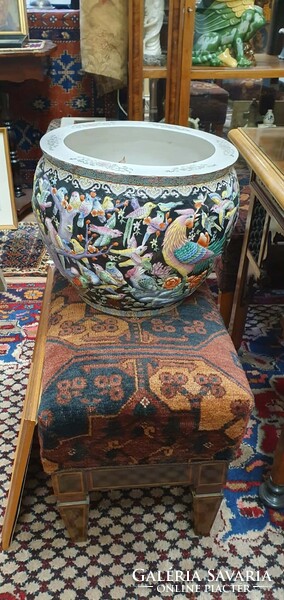 Dombornyomott, kézzel festett kínai kaspó. Csodaszépen megfestve. Madarakkal, fákkal díszítve. 30cm