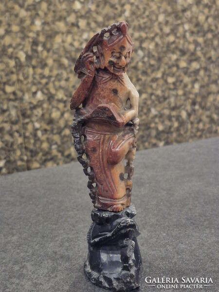 Keleties hangulatú stílusban