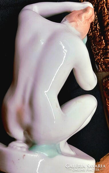 VITRINBŐL:Akt szobor Aquincumi porcelán