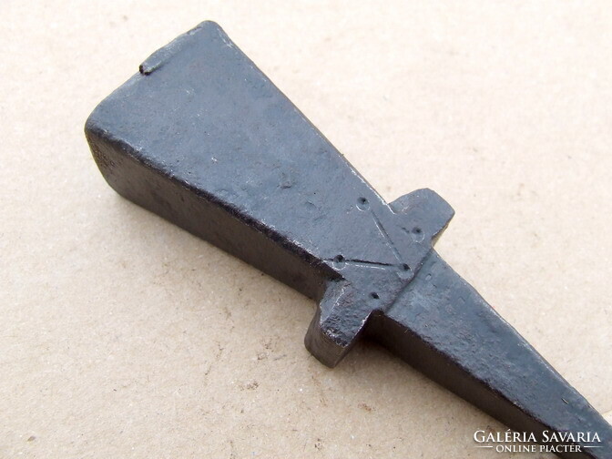 Régi kovácsolt üllő kaszaüllő