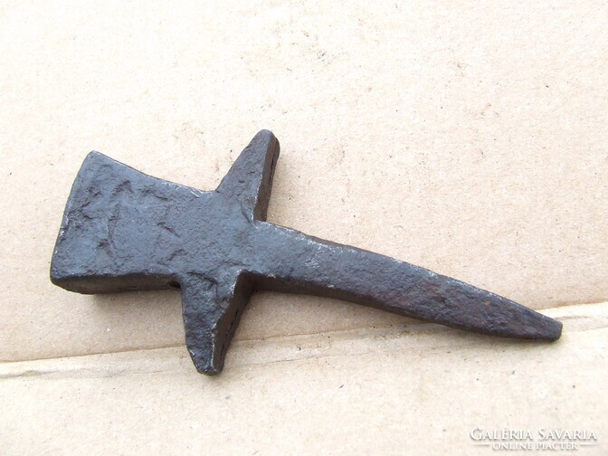 Antik kovácsolt üllő kaszaüllő