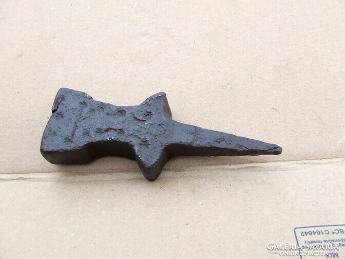 Antik kovácsolt üllő kaszaüllő