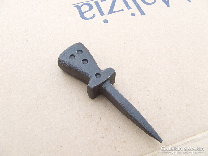 Régi kovácsolt üllő kaszaüllő