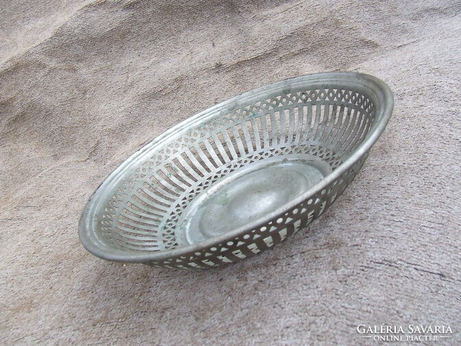 Régi konyhai eszköz kenyértartó