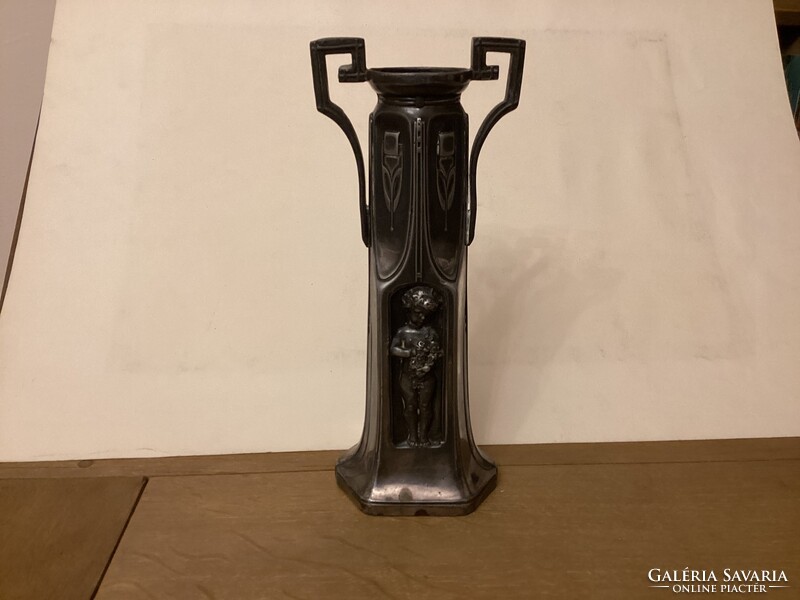 Ón váza a szecesszió korszakából.