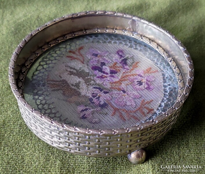 Antik kézműves tű gobelin goblen betétes tálka tál gyűrű ékszer tartó asztal dísz réz rezezett fém