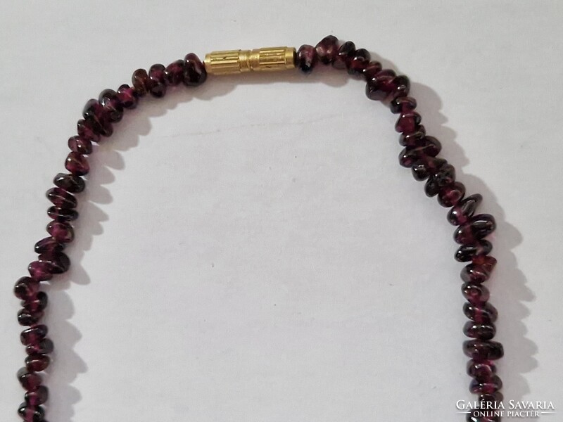 Nyaklánc, gránát-sötétbordós kövekkel