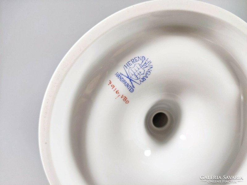 HERENDI, EGY PÁR QUEEN VICTORIA MINTÁS KÉZZEL FESTETT PORCELÁN GYERTYATARTÓ, HIBÁTLAN! (BT023)