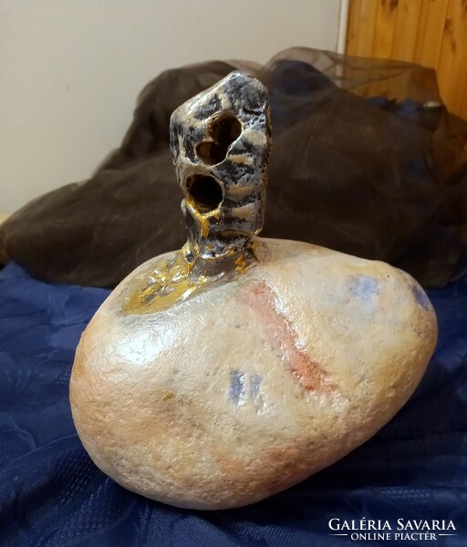 Carrarai márványból készült mű, Prima díjas művésztől, Emlékeink. kb.20x20 cm, Károlyfi Zsófia/1952