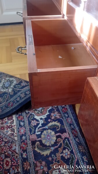 Vitrines szekrény