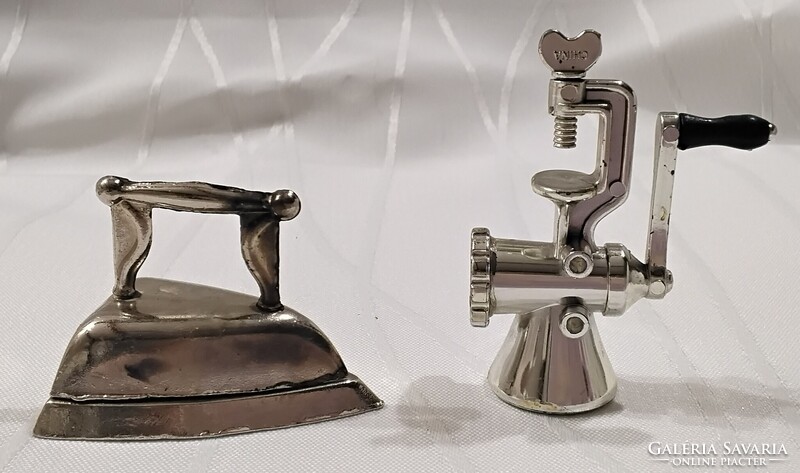 MINIATŰR  DÍSZTÁRGYAK- VASALÓ, HÚSDARÁLÓ