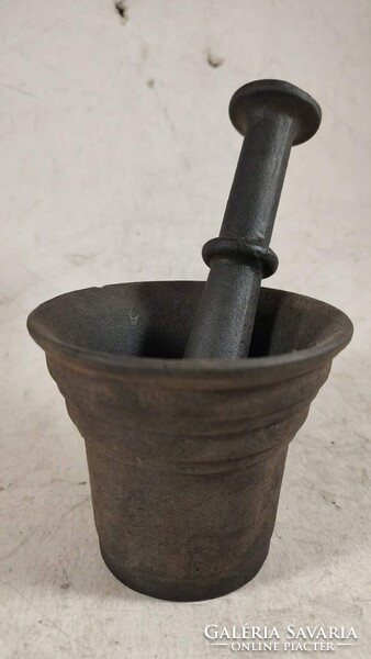 Antik jelzett 18. század vége- 19. század eleje -i vasmozsár 412