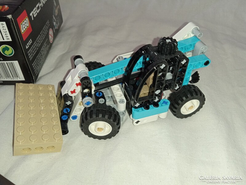 LEGO®  LEGO Technic Teleszkópos markológép (42133). 2 az 1-ben készlet