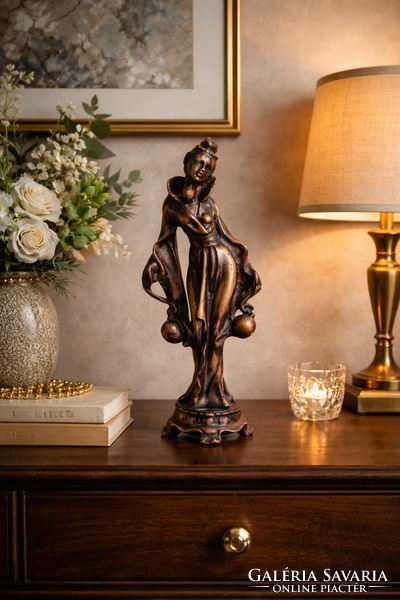 Art deco stílusú női szobor – 37 cm.