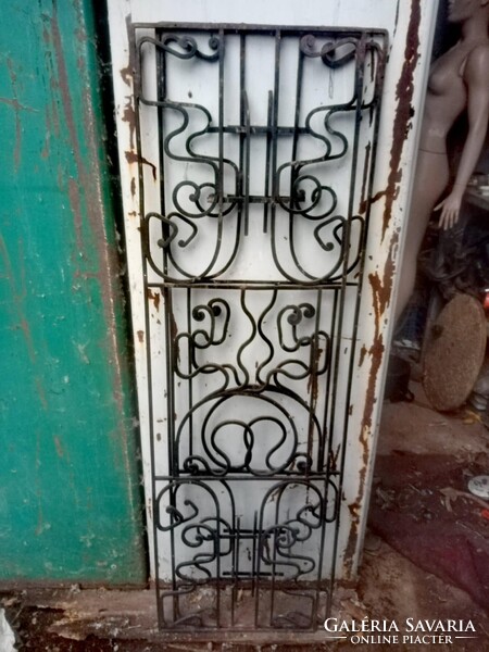 ART DECO vas ajtórács pár. Jó állapotúak. 141 x 41,5 cm.