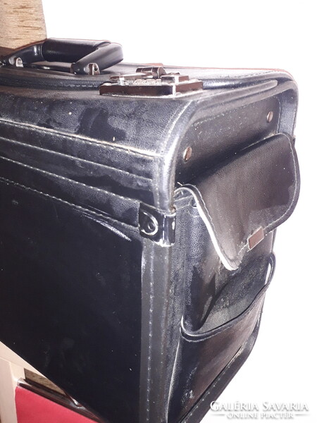 Fekete szerelő/műszerész táska számzáras zsebes 47x36x21 cm.