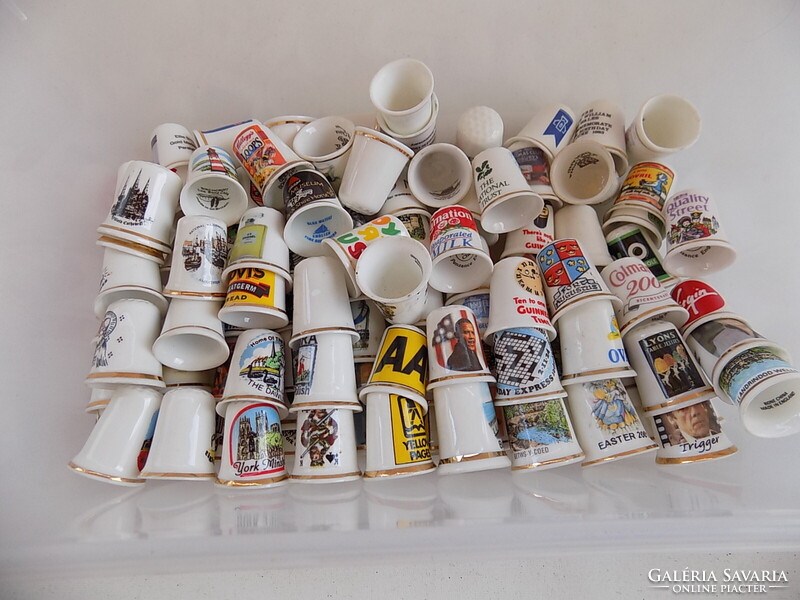 100 db. porcelán reklám gyűszű. Szép, hibátlan állapotban.