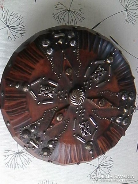 Csodaszép fadoboz tároló doboz, fém díszítéssel