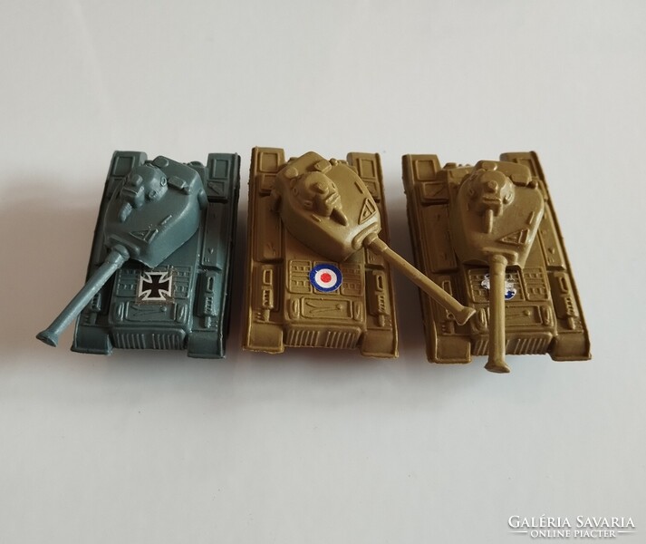 3 darab játék tank, műanyag harckocsi