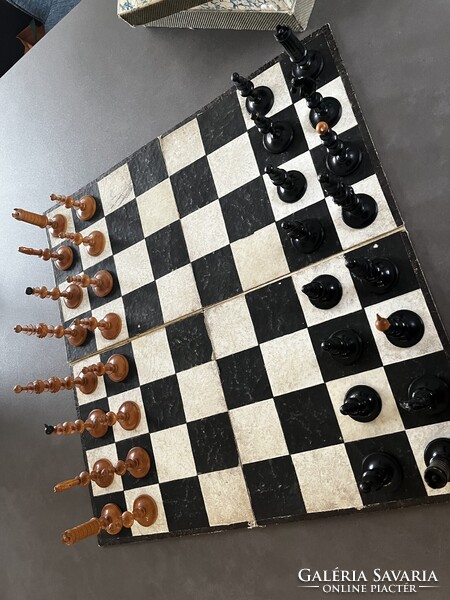 Vintage sakk készlet összecsukható táblával eredeti dobozában